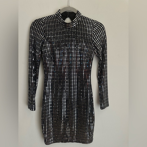 Sequin Hearts Pleated Black Mini Dress Open Back Long Sleeve Women Junior Sz 1 - Picture 4 of 7